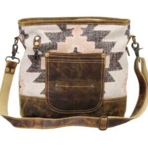 Myra Damn Cool Shoulder Bag
